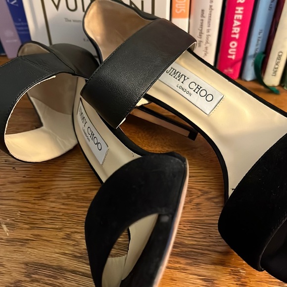 - Gorgeous Jimmy Choo Black Leather/Suede Heels ( 39.5) - Picture 4 of 10